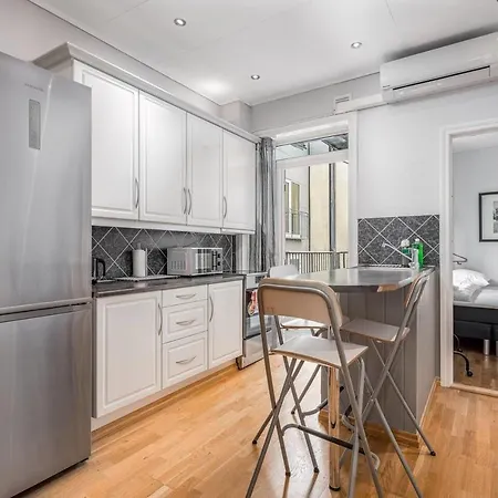 Large Flat With Balcony In Prime Location. Eg2