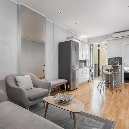 Apartment Large Flat With Balcony In Prime Location. Eg2 *